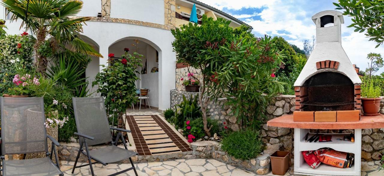 Mirta Apartment